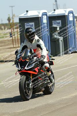 media/Sep-20-2025-TrackDaz (Sat) [[27f0cde673]]/Around the Pits/